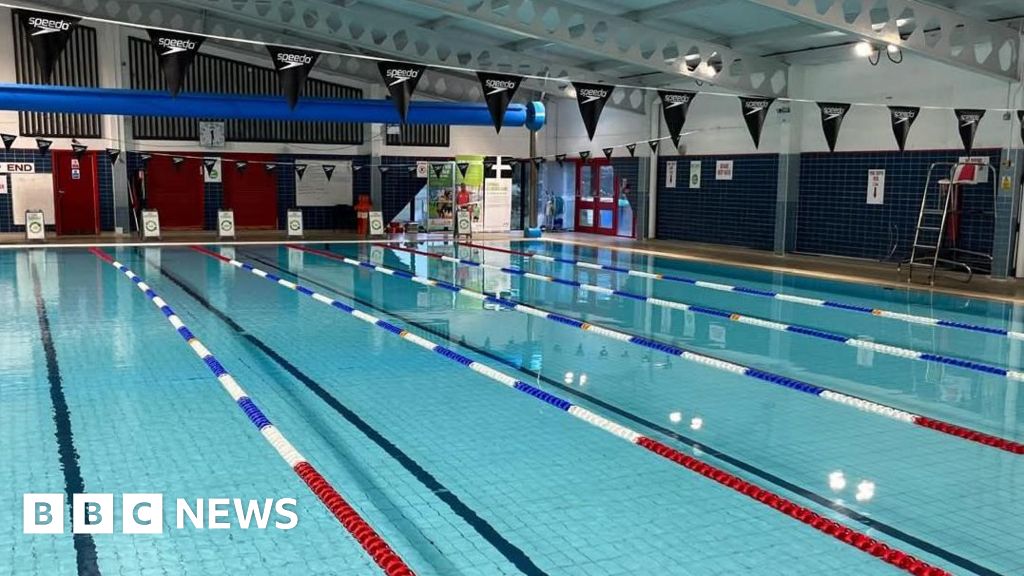 Royal Navy Kids Get Free Swimming Lessons in Helston