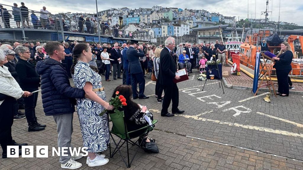 Devon & Cornwall Mourn Fishermen Lost at Sea
